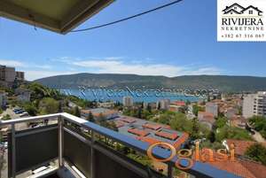 Prodaje se komforan i prostran stan  Herceg Novi Topla 2